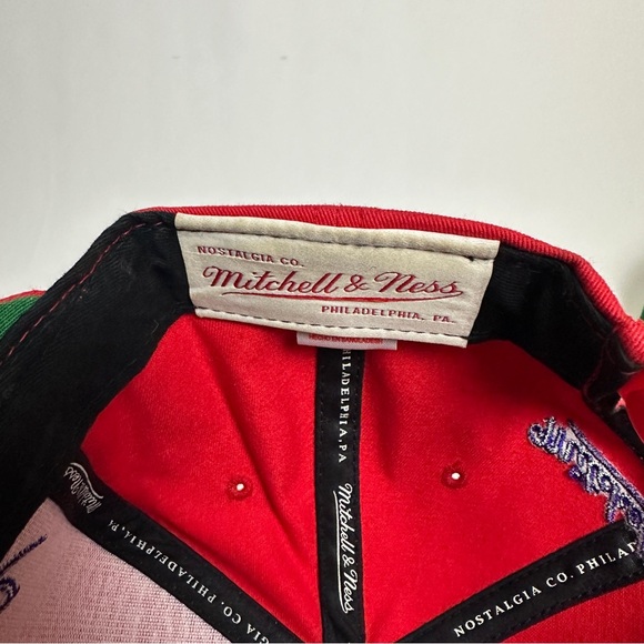 Toronto Raptors Mitchell & Ness Red Snapback - Picture 5 of 6